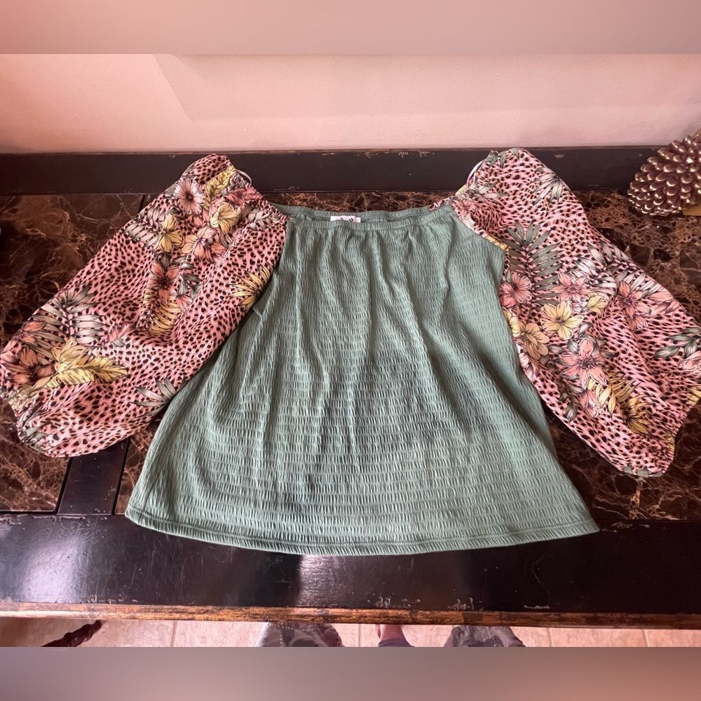 PRETTY Smocked Anthropologie Romance Top! - Picture 9 of 16